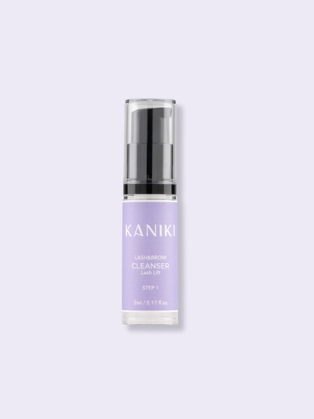 Kaniki Cleanser - Verfrissende gezichtsreiniger in een elegante fles. Het product is ontworpen om de huid grondig te reinigen, te hydrateren en te verfrissen, met een formule die geschikt is voor alle huidtypes. De verpakking toont een moderne uitstraling met een minimalistisch design en subtiele merklogo.